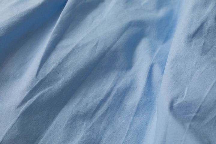 Крупний план текстилю Supreme Rest кольору Небесної Блакиті. Акцент на чистій текстурі та високій якості матеріалу.