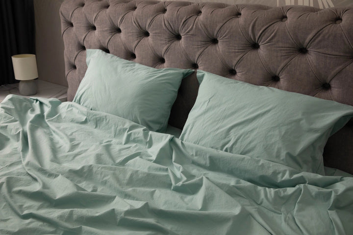 М’яка тканина з матовим відтінком м’ятної пастелі - ідеальна для будь-якого сезону.