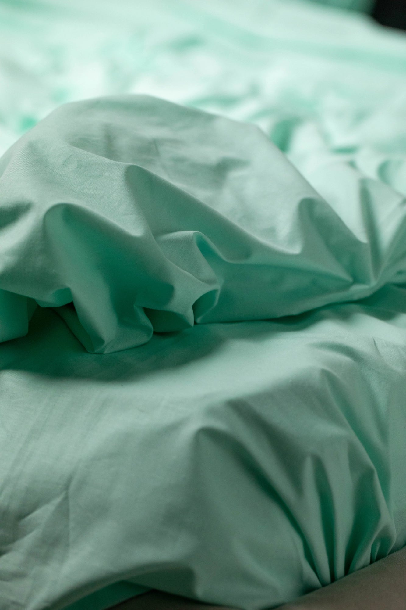 Пастельний зелений відтінок білизни “Морська М’ята” створює атмосферу морського бризу в спальні.