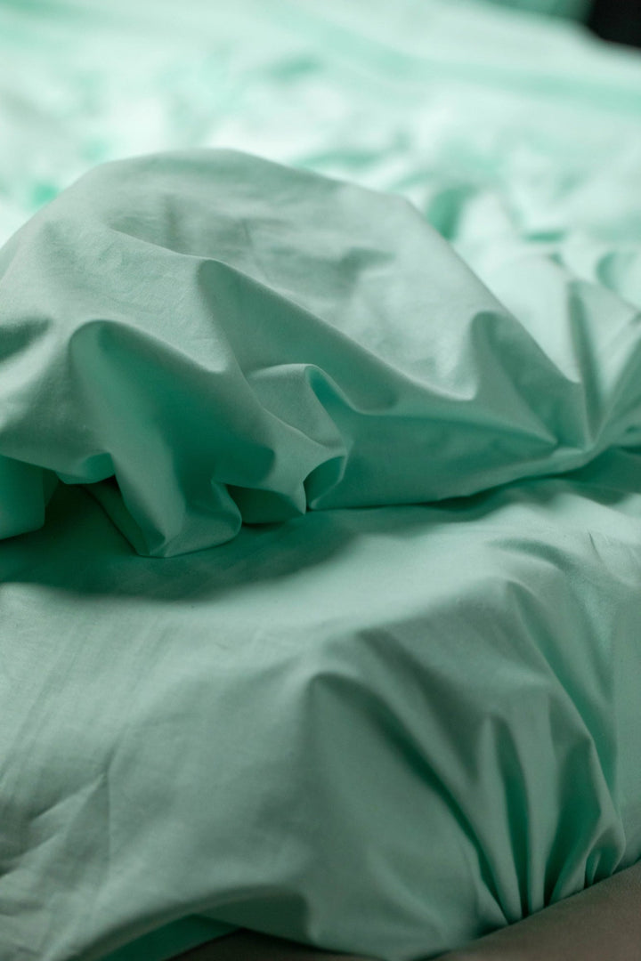 Пастельний зелений відтінок білизни “Морська М’ята” створює атмосферу морського бризу в спальні.