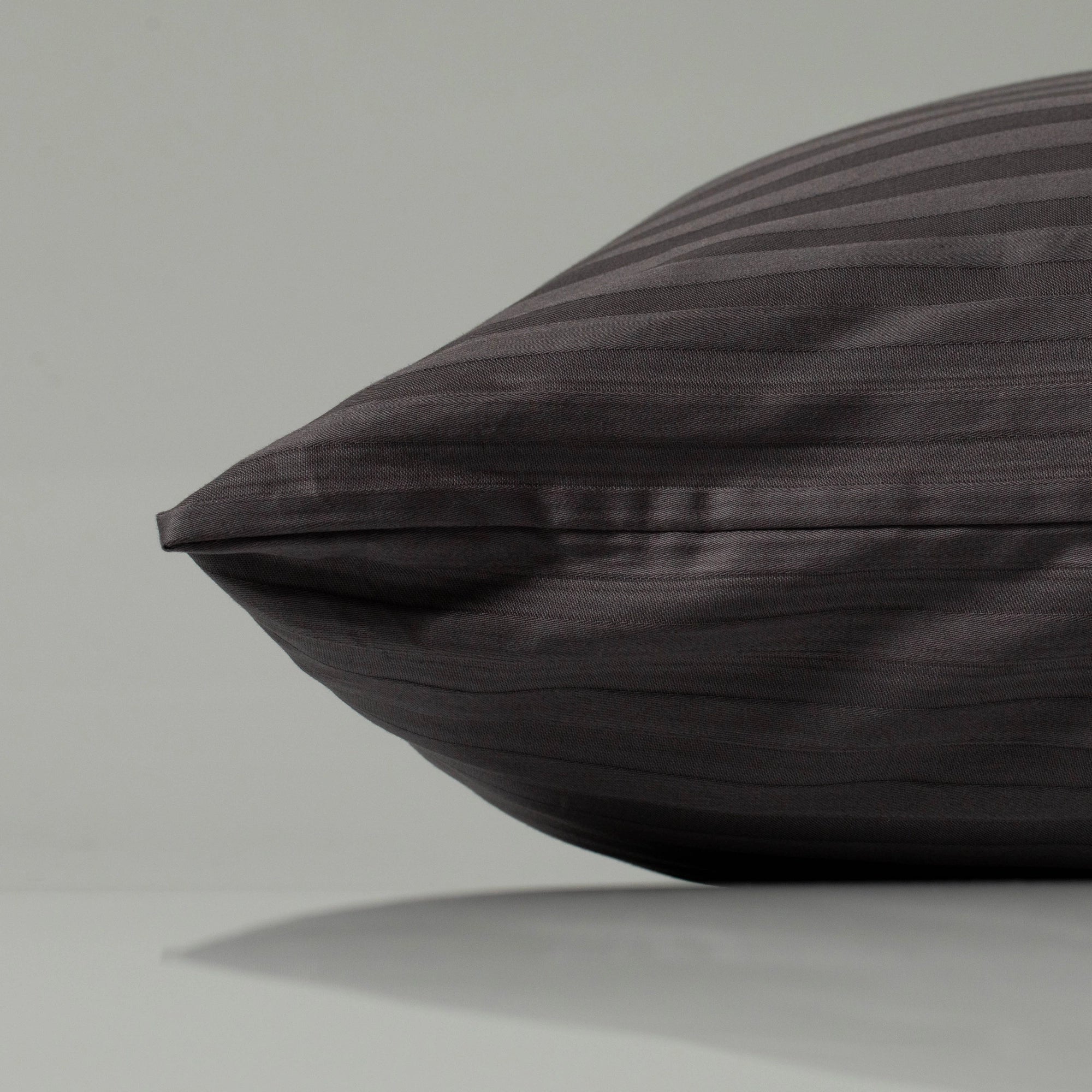 Подушка із наволочкою з графітового смугастого сатину.