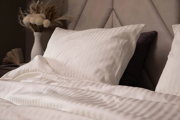 Складений комплект “Слонова Кістка” з простирадлом, наволочками та підковдрою.