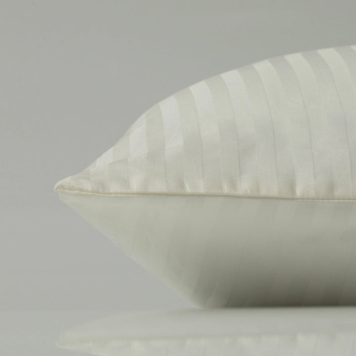 Інтер’єр із пастельною білизною - стримана елегантність і затишок.