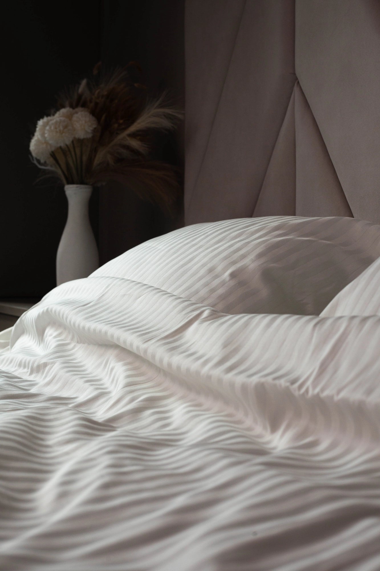 Натуральна білизна у відтінку ivory - вибір поціновувачів класики.