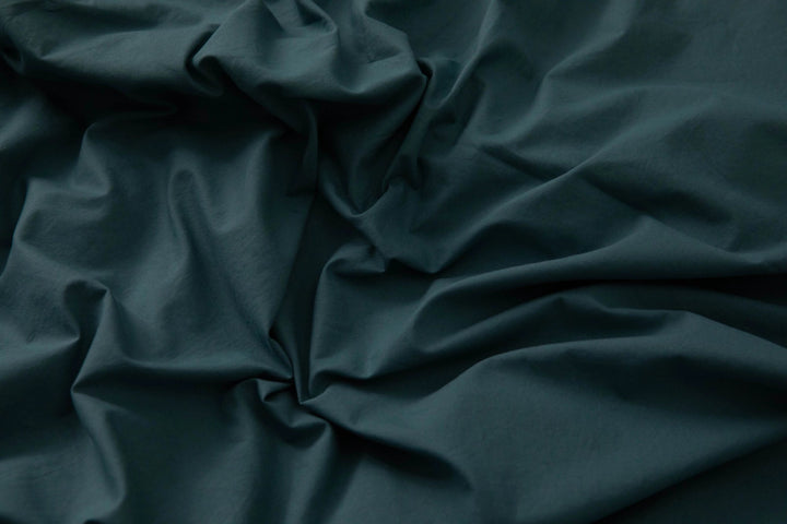 Темно-бірюзова варена бавовна з м’якою, дихаючою текстурою - ідеальна тканина для стильного та комфортного спального комплекту