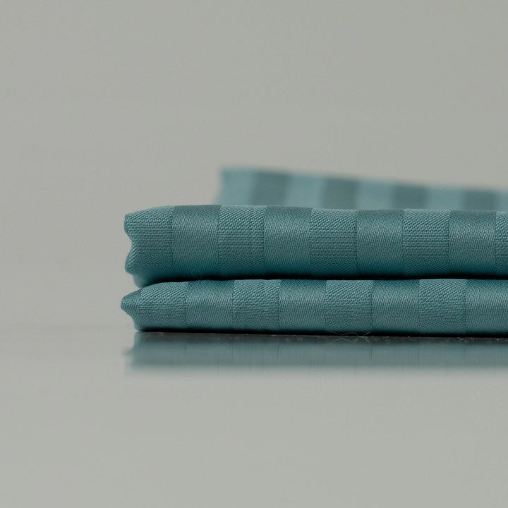 Комплект простирадл бірюзового кольору морської піни, сатин зі смугами.