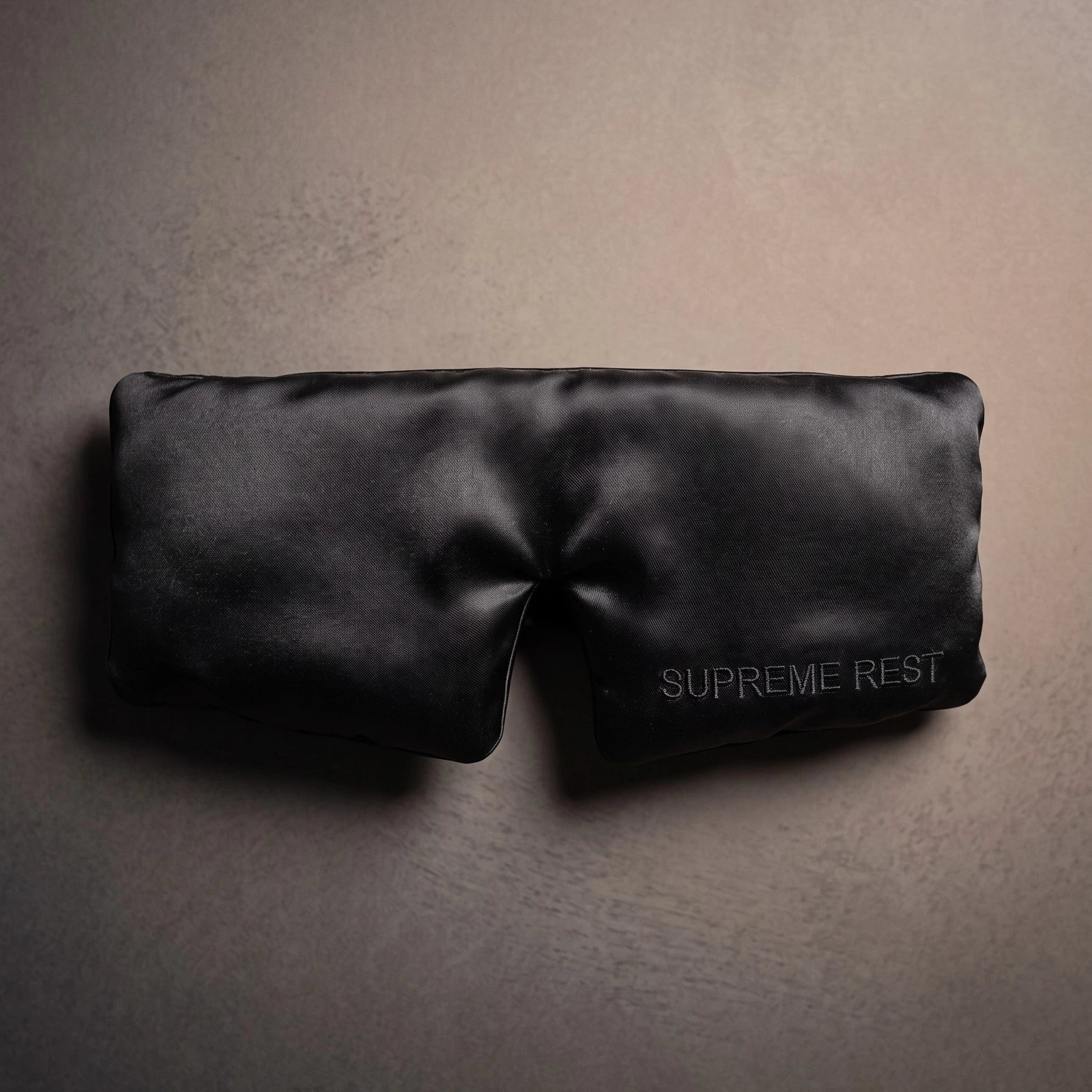 Шёлковая маска для сна чёрная от Supreme Rest